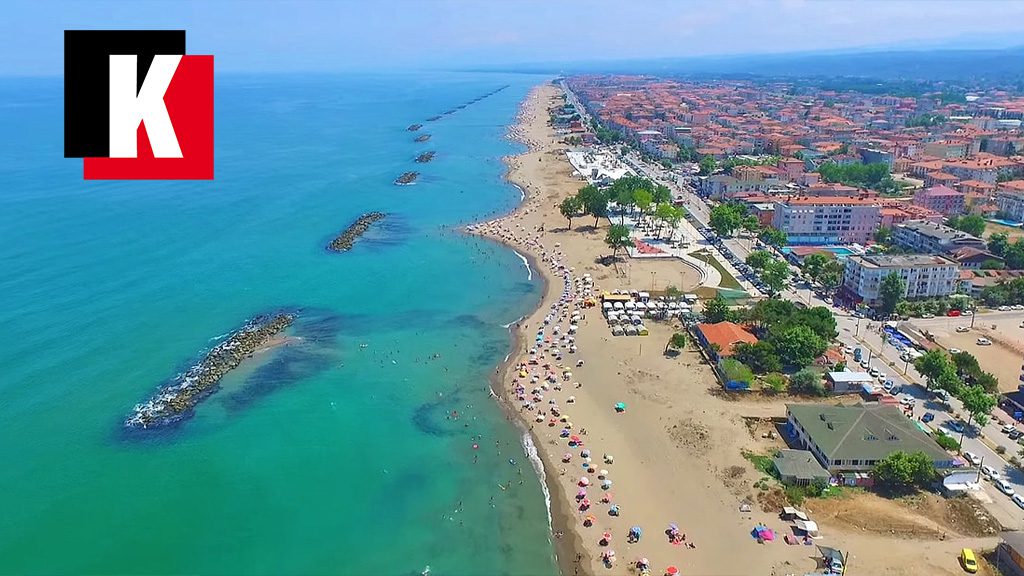 Karasu sahil şeridinin havadan görünümü, Karadeniz’de deniz seviyesinin yükselmesinin kıyı bölgeleri için oluşturduğu riski gözler önüne seriyor.