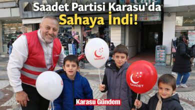 Saadet Partisi Karasu İlçe Teşkilatı üyeleri Karasu Bulvarı’nda vatandaşlar ve çocuklarla bir araya gelerek tanıtım çalışması yaptı