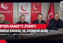 Karasu siyasetinde sıcak temas. CHP İlçe Başkanı Aykut Süt, Saadet Partisi yönetim kurulu toplantısına sürpriz bir ziyaret gerçekleştirdi. Gündem Karasu ve ekonomiydi.