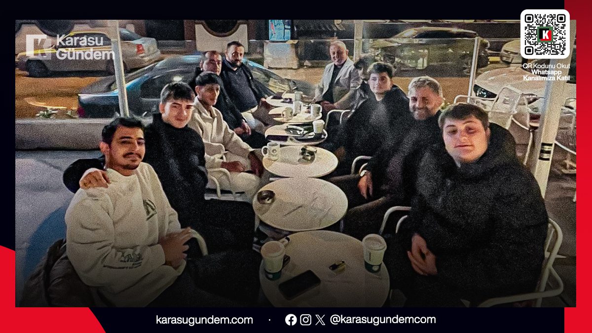 Saadet Partisi Karasu İlçe Başkanı Murat Ali Aksoy ve gençlerin bir araya geldiği istişare buluşması.