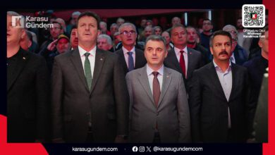 Karasu Belediye Başkanı İshak Sarı ve Sakarya protokolü TOKİ 6633 konut kura çekimi programında.