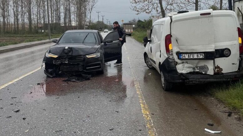 Sakarya Hafif Ticari Araç Kaza: Sürücüsünün Durumu Şaşırtıyor 4 image e38e9d7a bb9c 4d0e 8a72 683163f6f5bb
