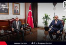 Sakarya Valisi Rahmi Doğan, Çevre ve Şehircilik İl Müdürü vekili Hasan Mehmet Kuyumcu'yu makamında kabul etti.