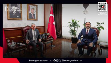 Sakarya Valisi Rahmi Doğan, Çevre ve Şehircilik İl Müdürü vekili Hasan Mehmet Kuyumcu'yu makamında kabul etti.